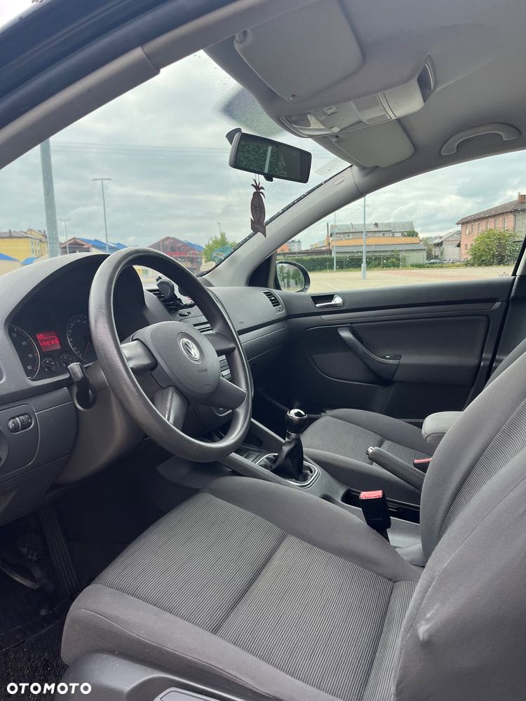 Volkswagen Golf - 6