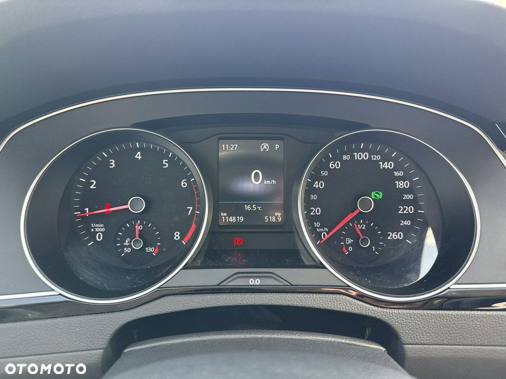 Volkswagen Passat - 26