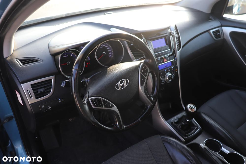 Hyundai i30 blue Kombi 1.6 CRDi Trend - 23