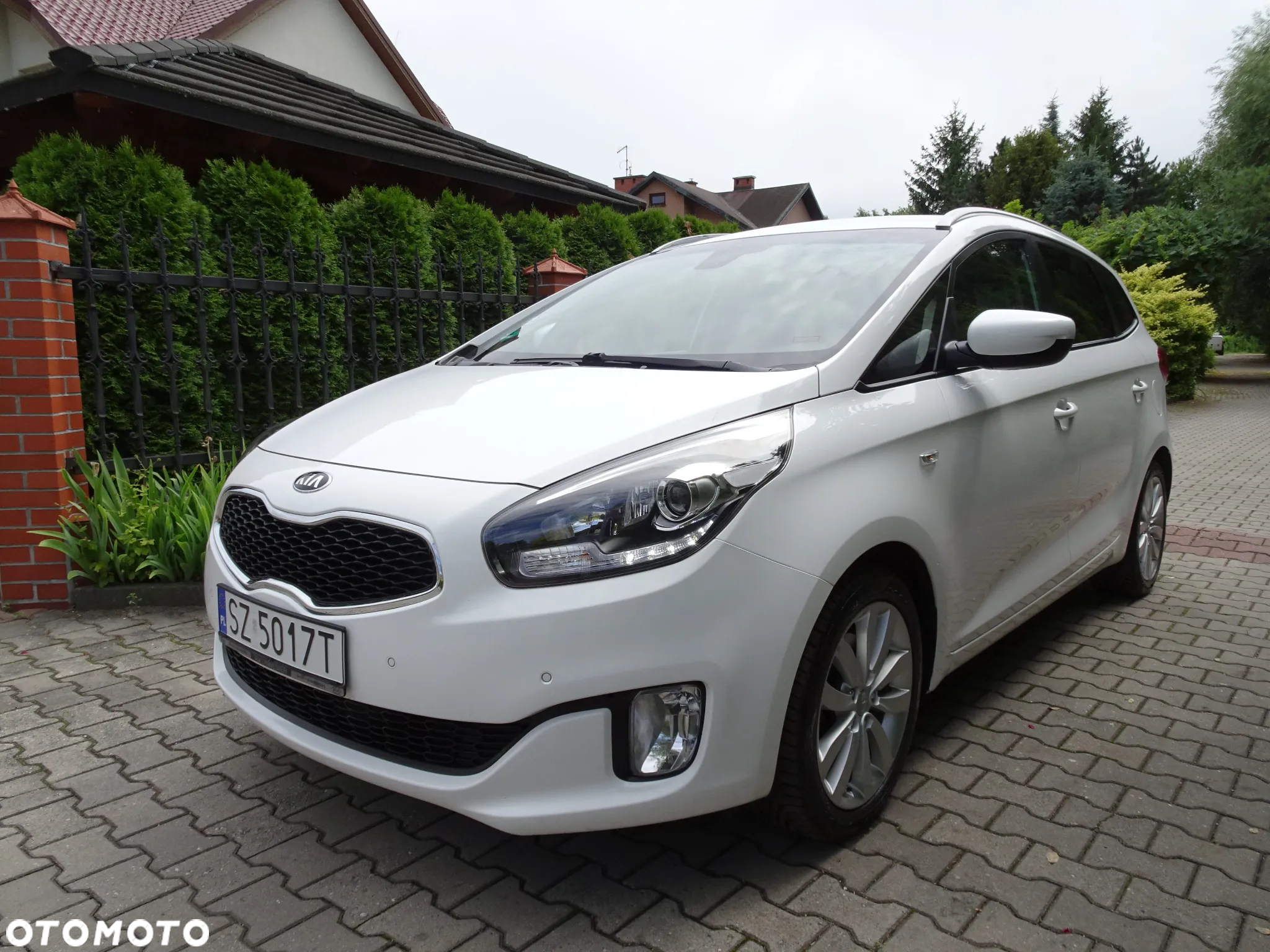 Kia Carens - 16