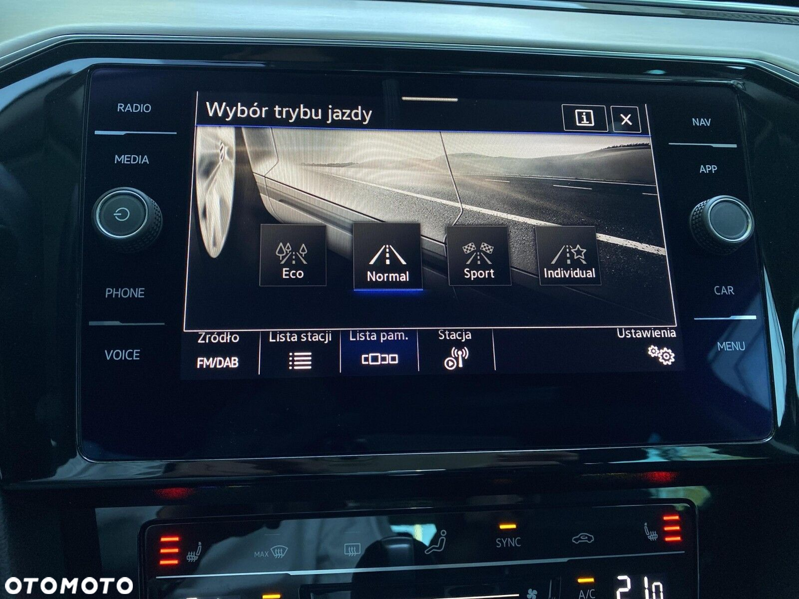 Volkswagen Passat 2.0 TSI Elegance DSG - 24