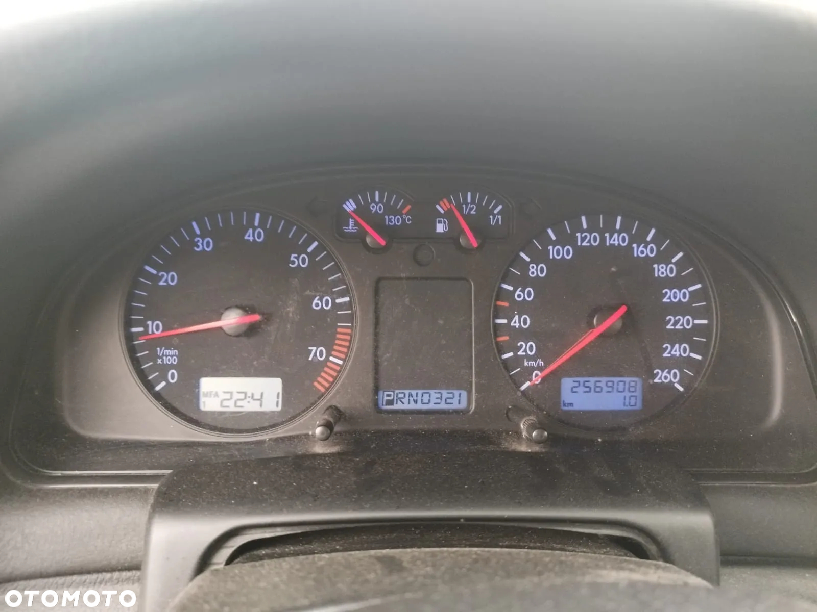 Volkswagen Passat - 9