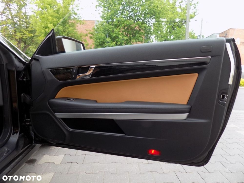 Mercedes-Benz Klasa E - 23