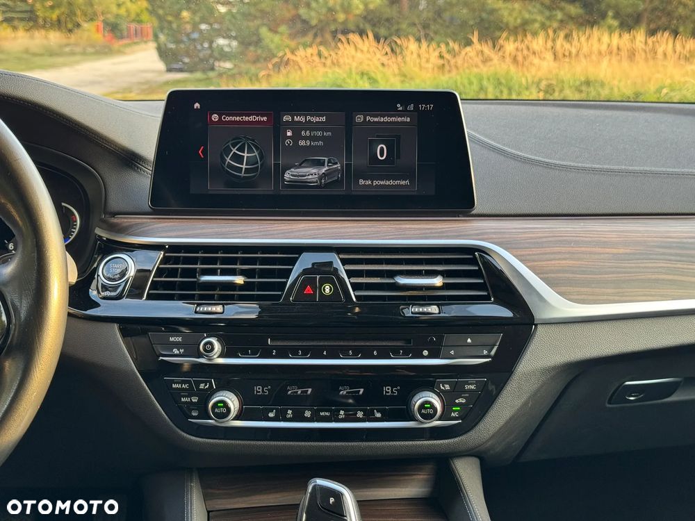 BMW Seria 5 520d Luxury Line - 28