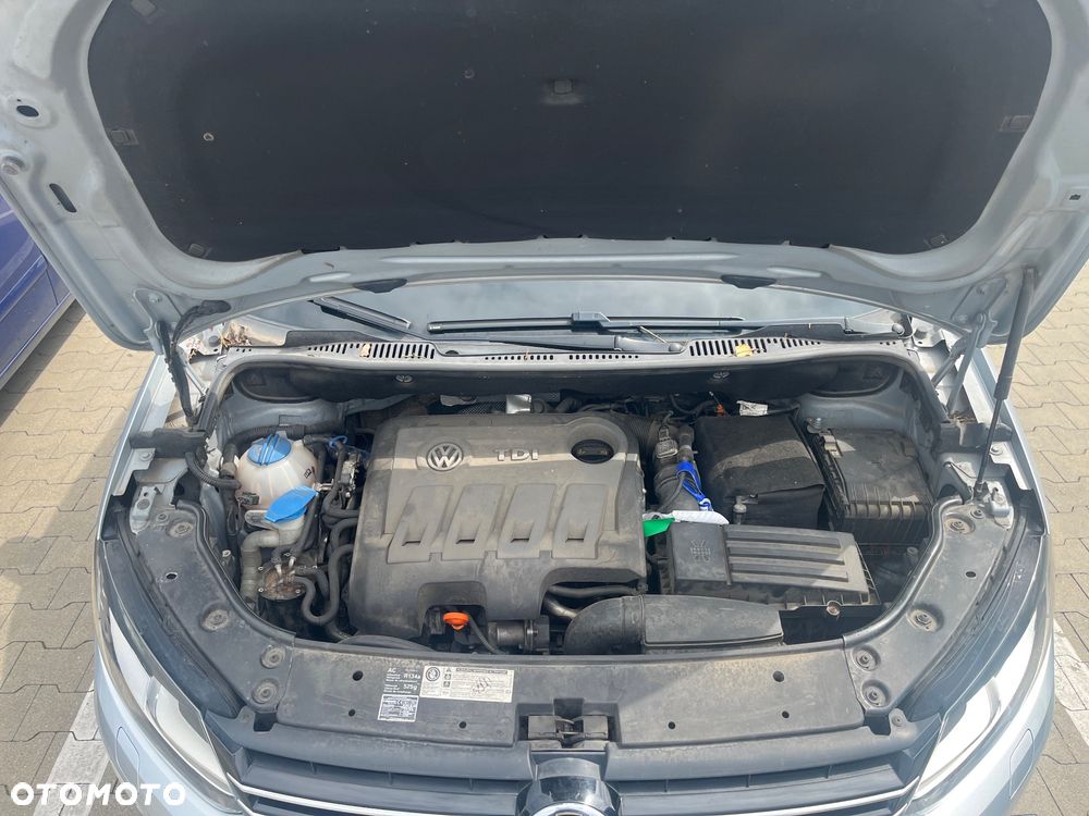 Volkswagen Touran - 12