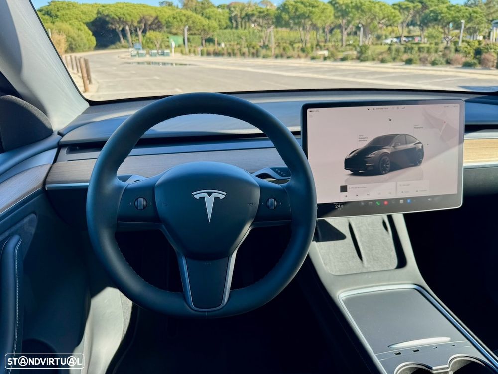Tesla Model Y Long-Range RWD - 12
