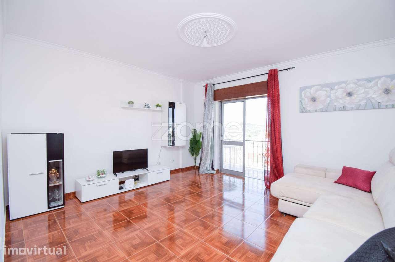Apartamento T2 à venda no Carregado - Grande imagem: 2/23