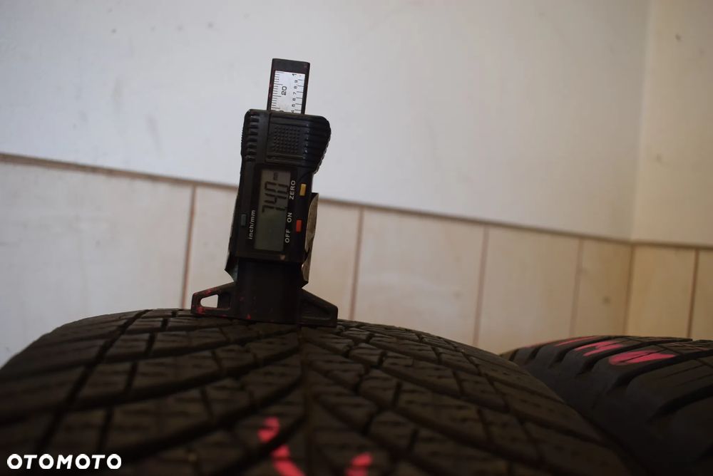 R17C 225/55 Goodyear Vector 4Seasons Cargo Cena za parę - 4