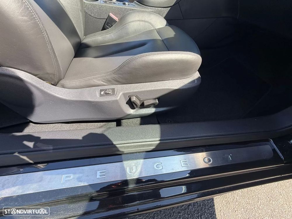 Peugeot RCZ 1.6 THP SE Black Yearling - 15