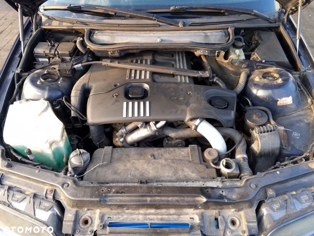 BMW Seria 3 E46 Przed Lift (98-01r.) 2.0 D 136KM. Silnik M47D20 (M47 D20) / 204D1 Skrzynia 7503247 / S5D 280Z THCI  (S5D280Z) lakier 317 Orient Blau Metallic. Cały na części. GWARANCJA !!! Przód Tył Zestaw Komplet Drzwi Klapa Zderzak Błotnik Maska Grill Atrapa Szyba Pas Lampa Lusterko Boczki Fotel Kanapa Kokpit Deska Rozdzielcza Przełącznik Włącznik Sterownik Przewody Wiązka Instalacja Moduł Komputer Czujnik Listwa Pompa Alternator Wtryski Głowica Rozrusznik Kompresor Sprzęgło Dwumas Silnik Skrzynia ABS Klimatyzacji Paliwa Wspomagania Kolektor Turbina Przepustnica Zawór Chłodnica Koło Hak Belka Sanki Zawieszenie Mcpherson Półoś Amortyzator Wydech Tłumik Zacisk Most - 20