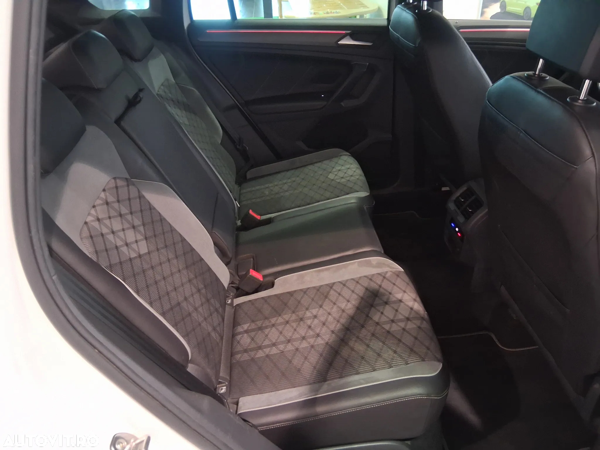 Volkswagen Tiguan 2.0 TDI SCR DSG 4Motion R-Line - 36