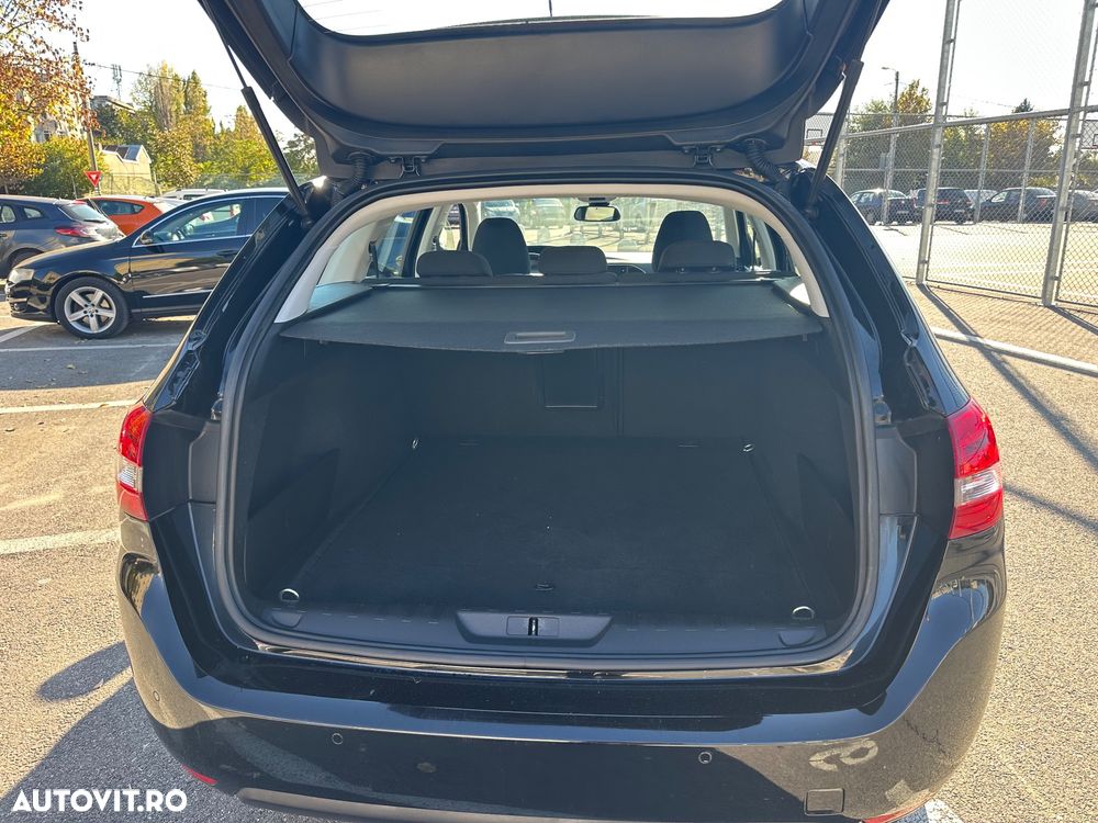 Peugeot 308 1.2 L PureTech Turbo S&S Active - 8