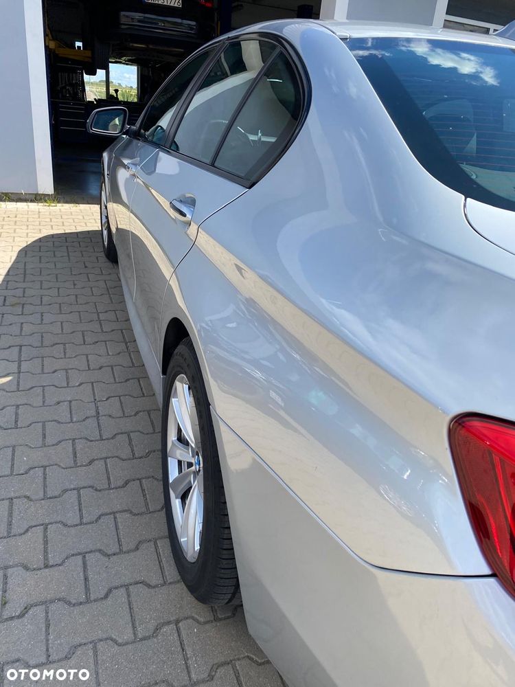 BMW Seria 5 528i xDrive - 14