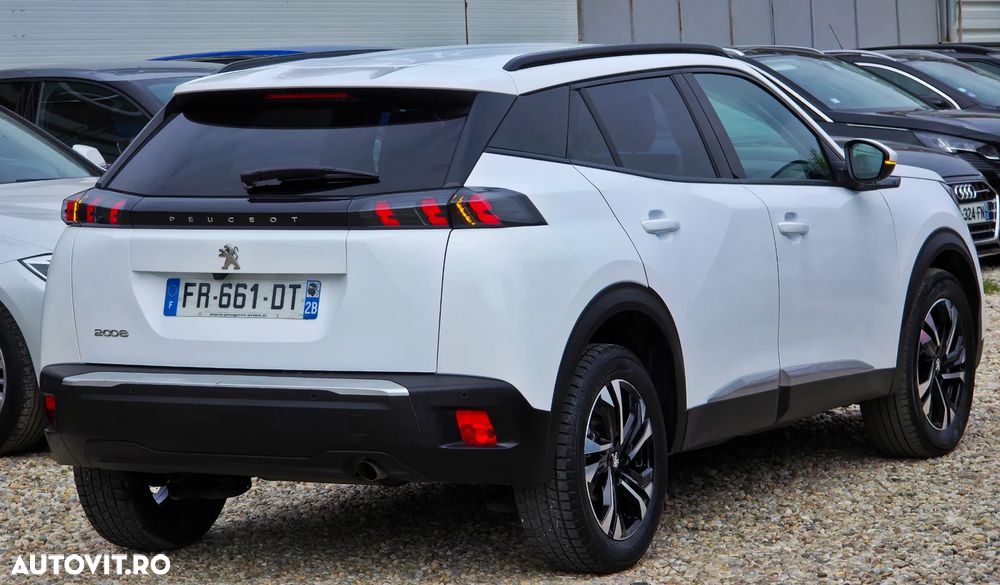 Peugeot 2008 1.2 L PureTech STT Allure - 9