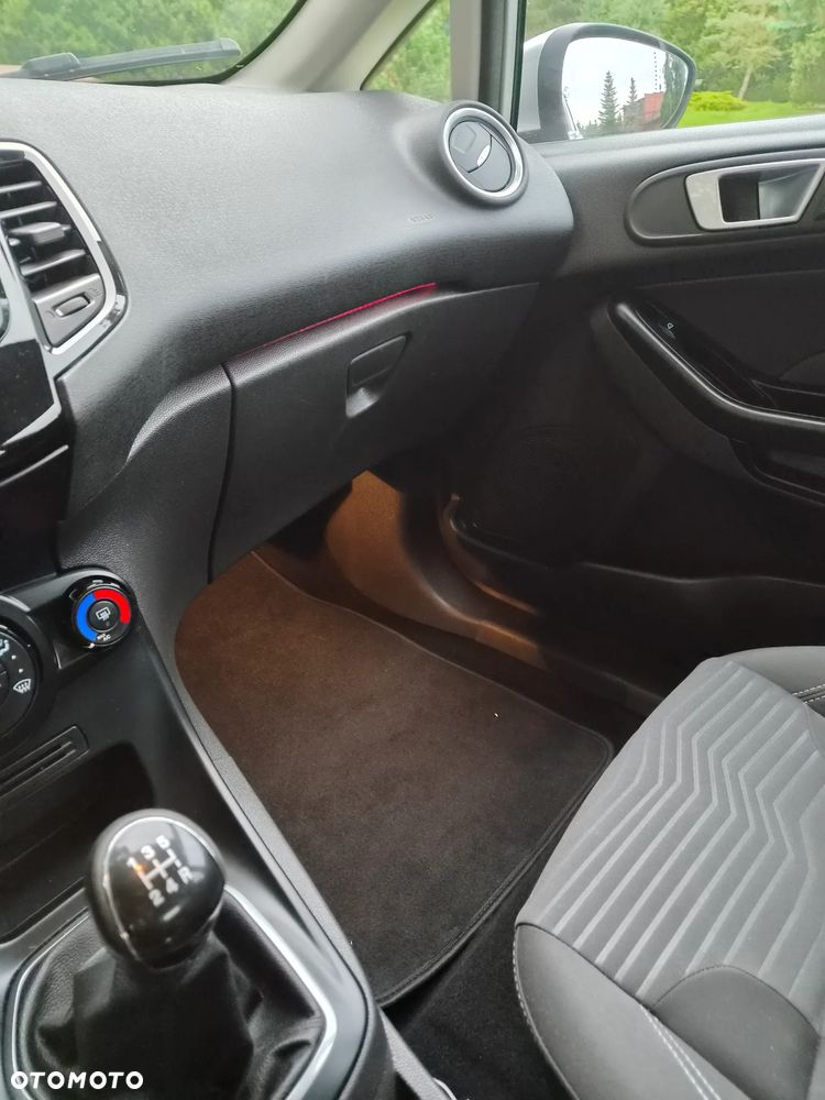 Ford Fiesta 1.5 TDCi Ambiente - 11