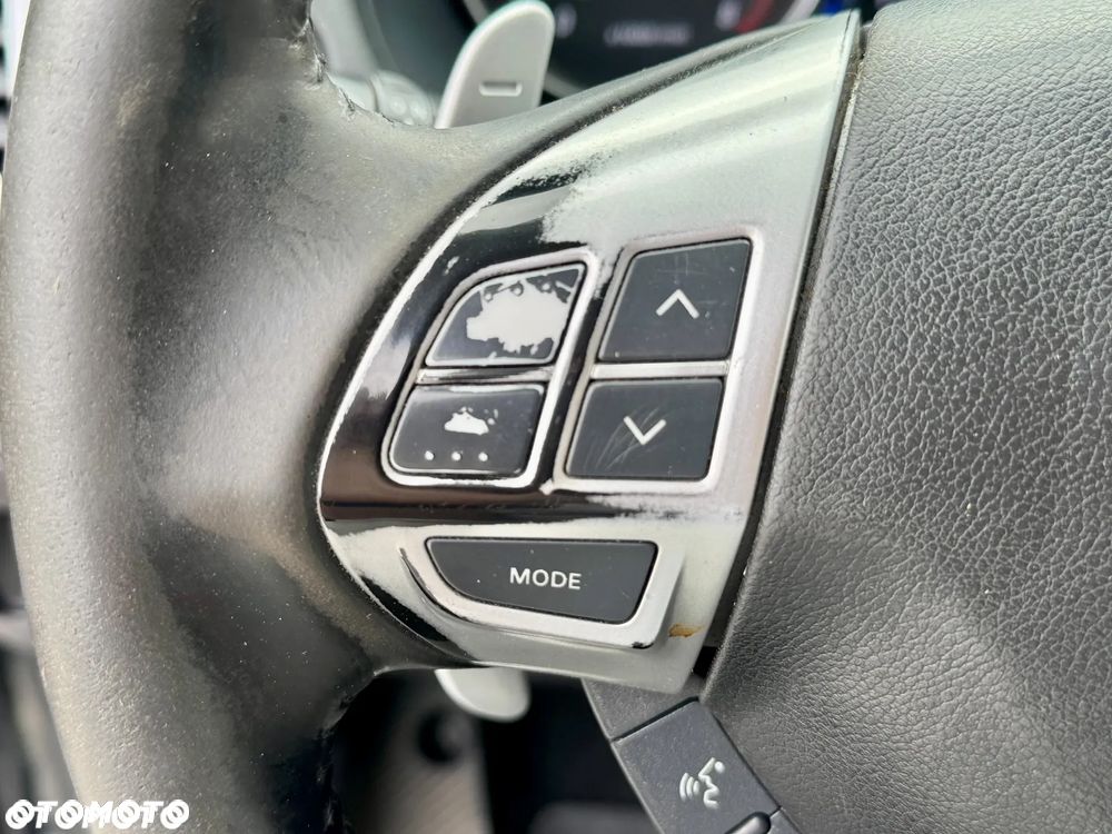 Mitsubishi Outlander 2.4 4WD CVT Intense - 26