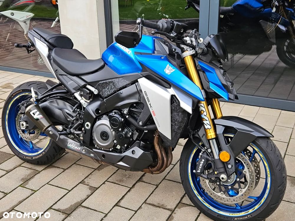Suzuki GSX - 21