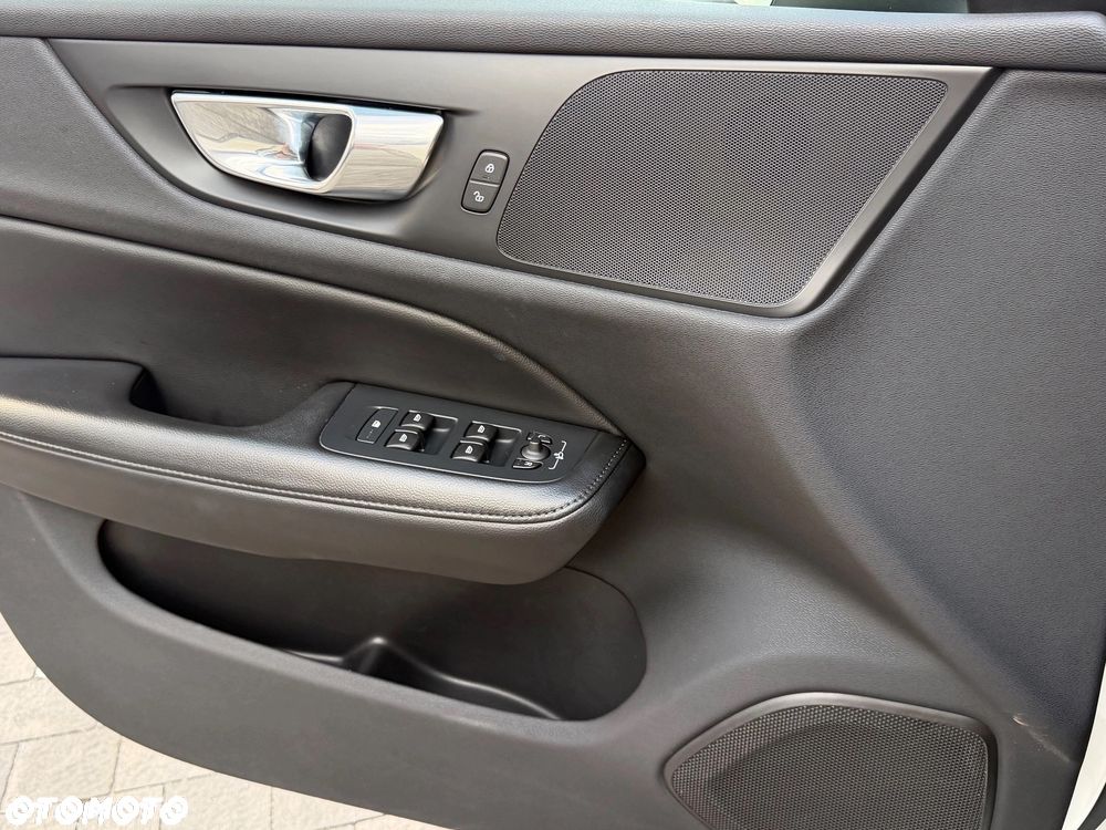 Volvo V60 B3 B DKG Momentum - 13