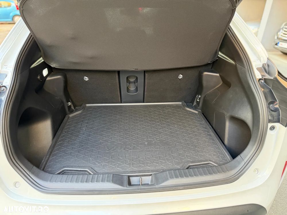 Toyota Yaris Cross 1.5 VVT-i HSD 4x4 Exclusive Adventure - 16
