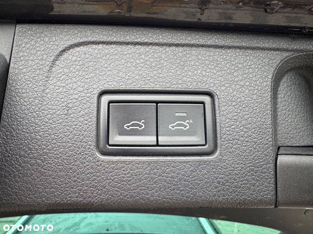 Volkswagen Passat 2.0 TDI Elegance DSG - 24