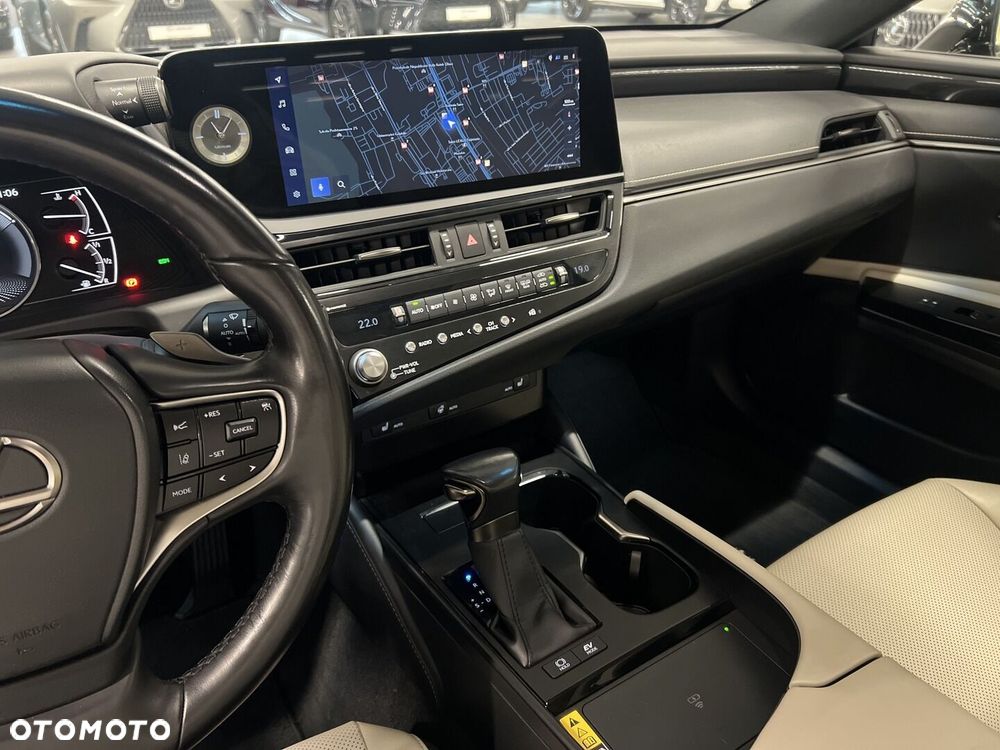 Lexus ES 300h Business Edition - 25