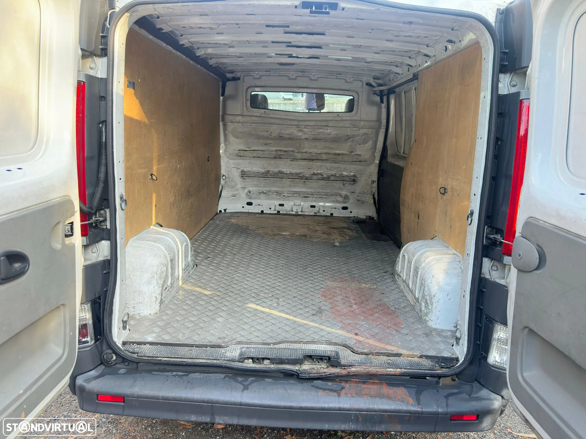 Opel VIVARO L2H1 2.9 T - 12
