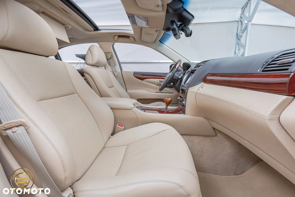 Lexus LS 600h Superior - 23