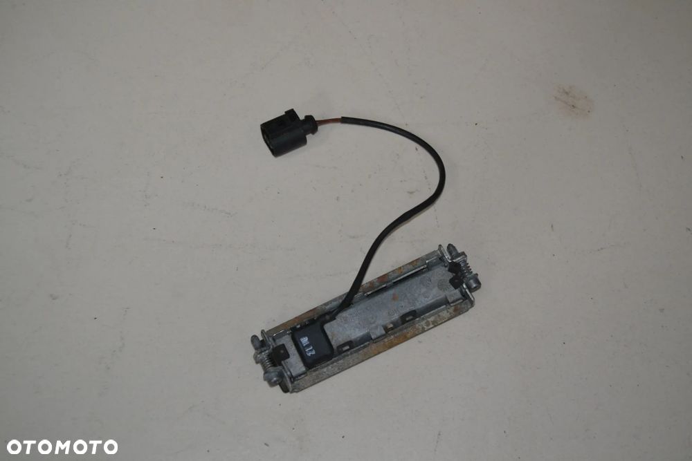 VW PASSAT B5 FL KOMBI KLAMKA KLAPY BAGAŻNIKA MIKROSTYK ORYGINAŁ 3B9827566D - 2