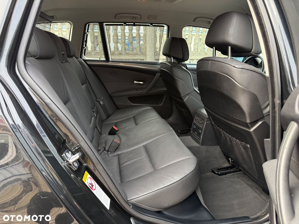 BMW Seria 5 525d - 26