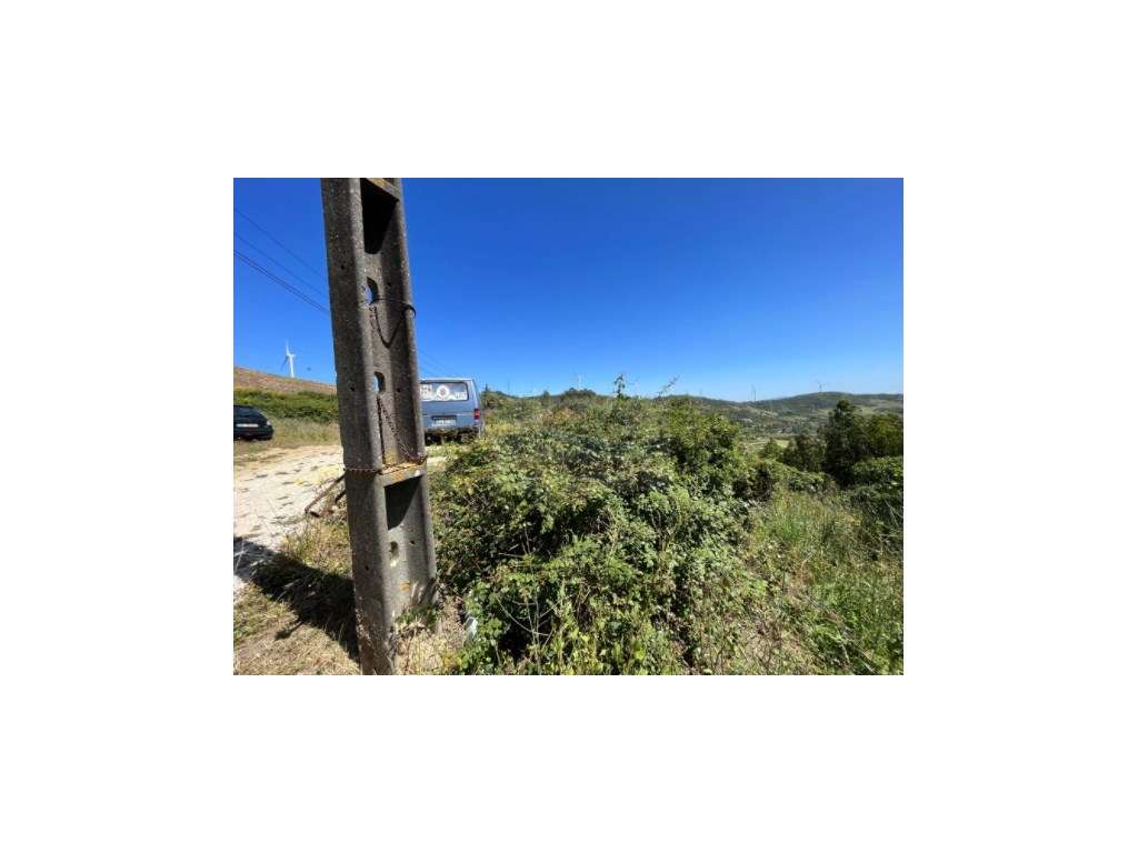 Vende-se Terreno com 990m2 e Moradia Rústica de 115m2 para Recupera... - Grande imagem: 2/16