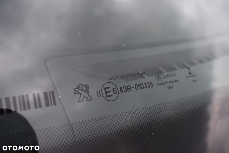 Peugeot 2008 PureTech 130 EAT8 Allure - 29