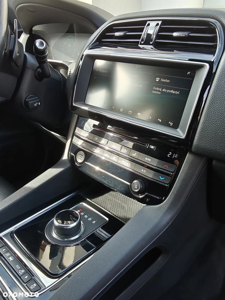 Jaguar F-Pace - 20