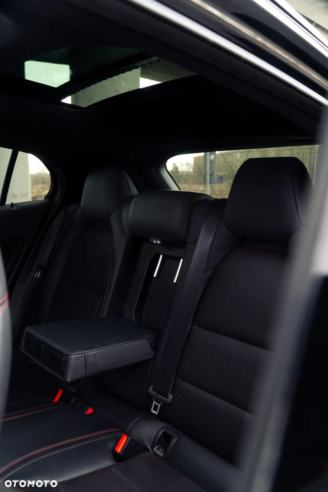 Mercedes-Benz GLA 45 AMG 4-Matic - 32