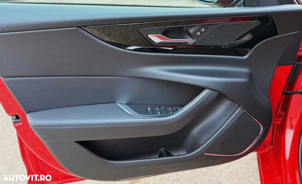 Jaguar XE D200 RWD MHEV R-Dynamic S - 15