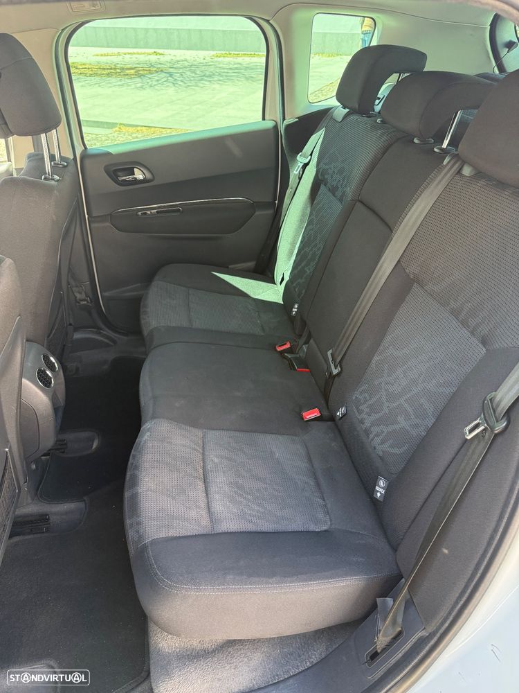 Peugeot 3008 1.6 HDi Executive - 14