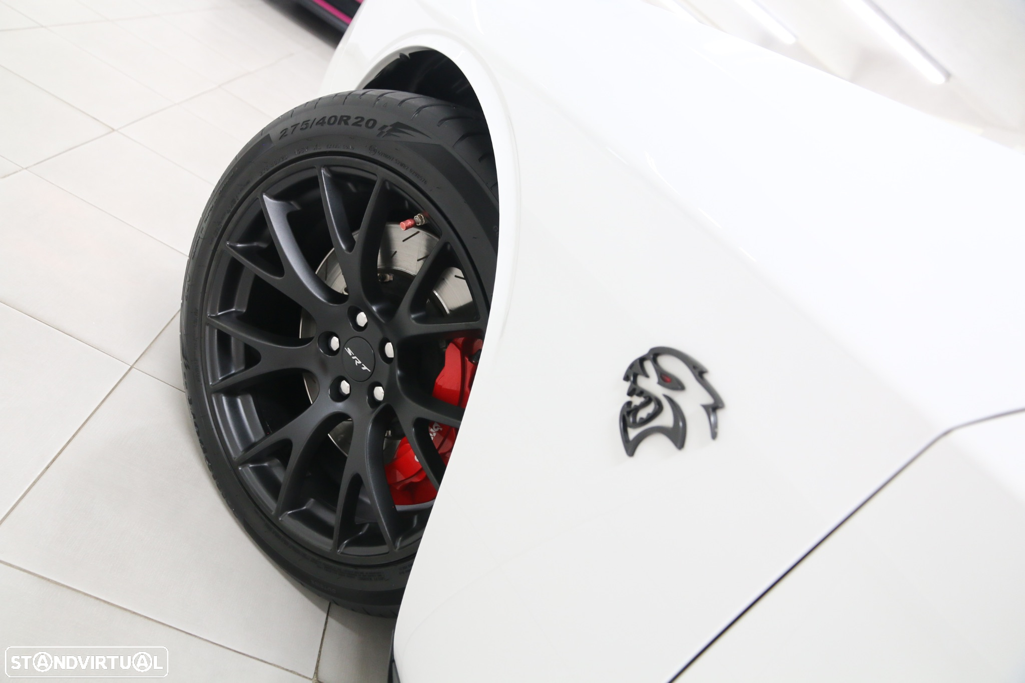 Dodge Challenger Auto SRT Hellcat - 5