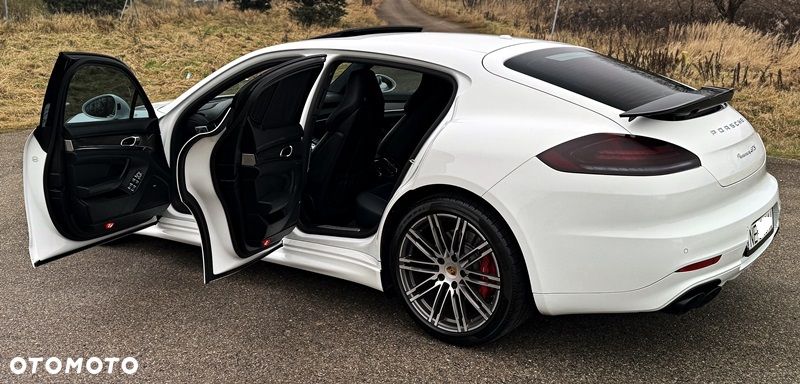 Porsche Panamera GTS PDK - 9