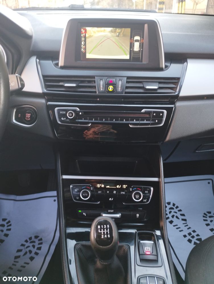 BMW Seria 2 216d - 10