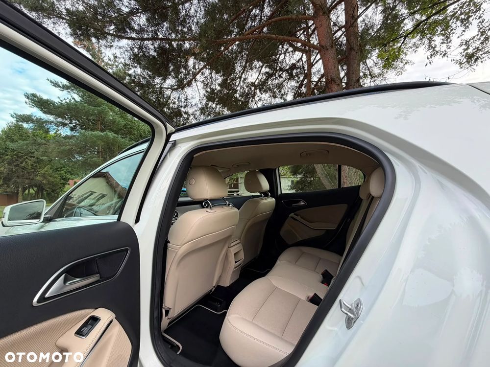 Mercedes-Benz GLA 200 7G-DCT Style - 19