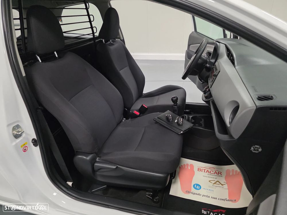 Toyota YARIS BIZZ 1.4 D-4D 90CV IVA DEDUTIVEL - 48