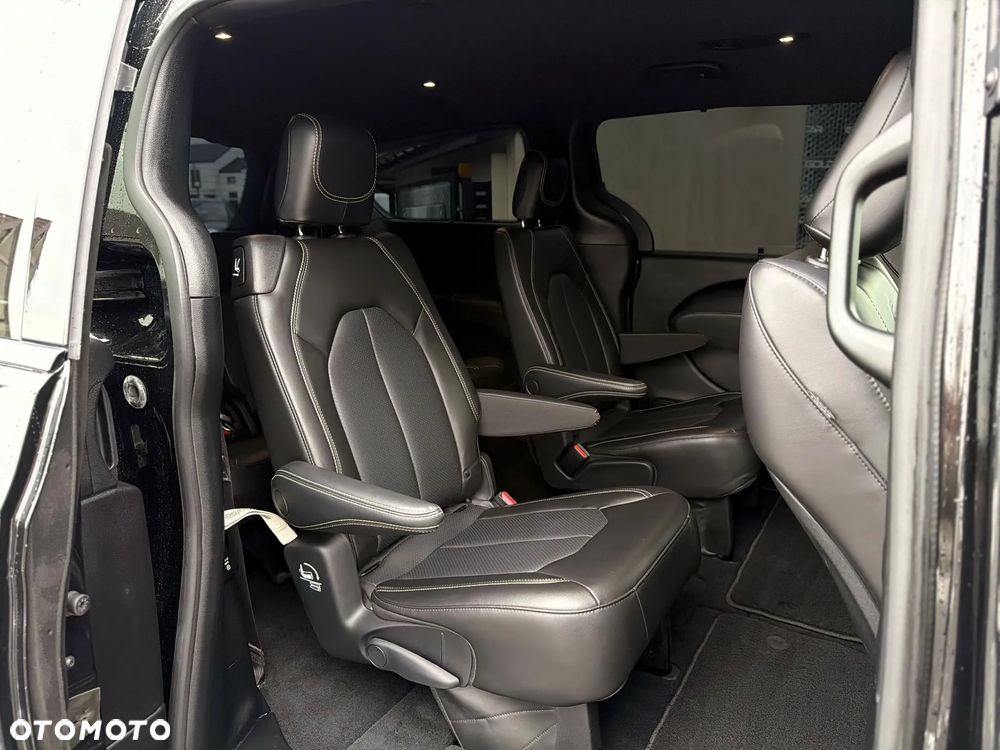 Chrysler Pacifica - 12