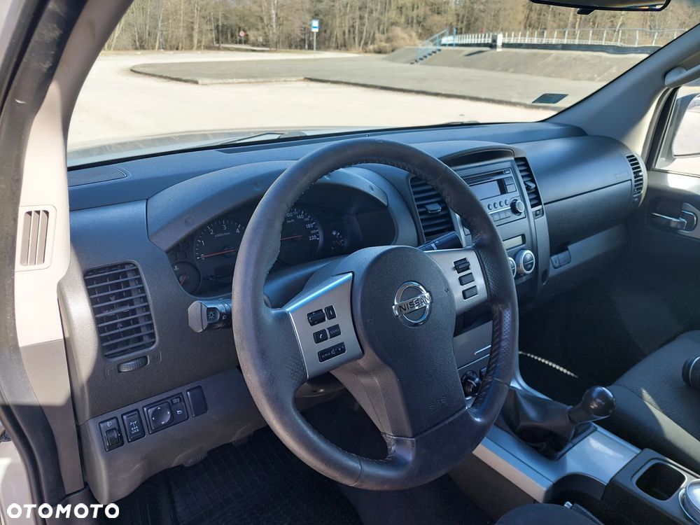 Nissan Navara 2.5 D LE Long - 24