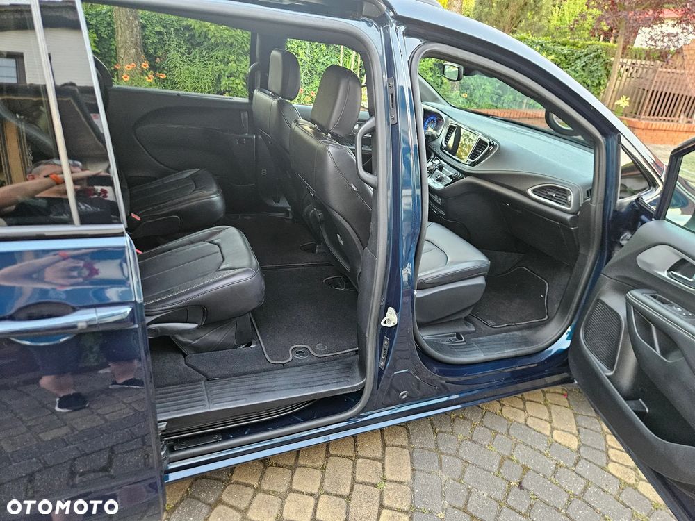 Chrysler Pacifica - 24