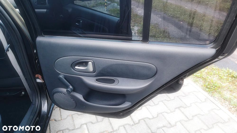 Renault Clio - 16