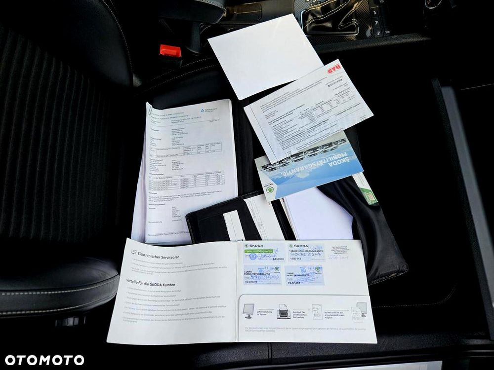 Skoda Octavia 2.0 TDI DSG RS - 30