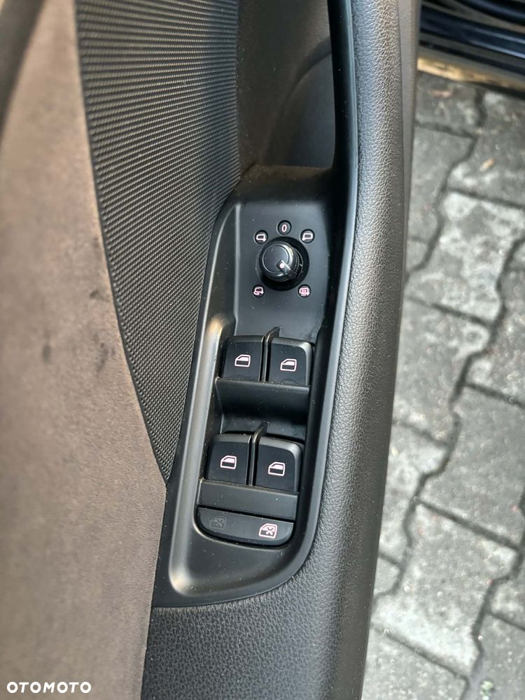 Audi A3 Sportback 2.0 TDI (clean diesel) quattro S tronic S line Sportpaket - 28