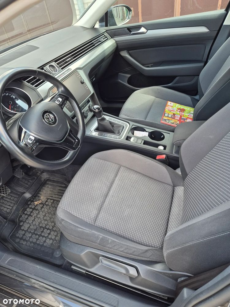 Volkswagen Passat 2.0 TDI BMT Trendline - 27