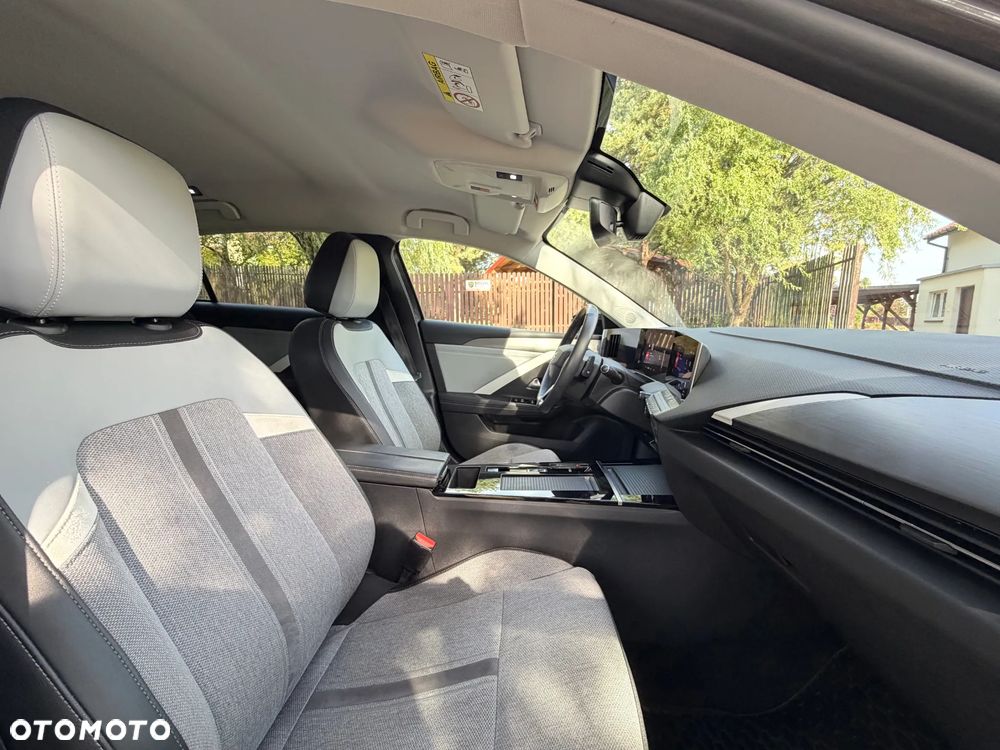 Opel Astra 1.2 T Elegance S&S - 28