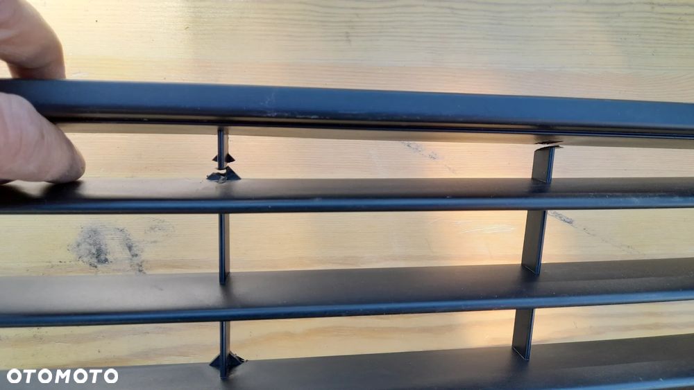 VW PASSAT B7 KRATKA ŚRODKOWA ZDERZAKA PRZEDNIEGO 3AA853677 - 4