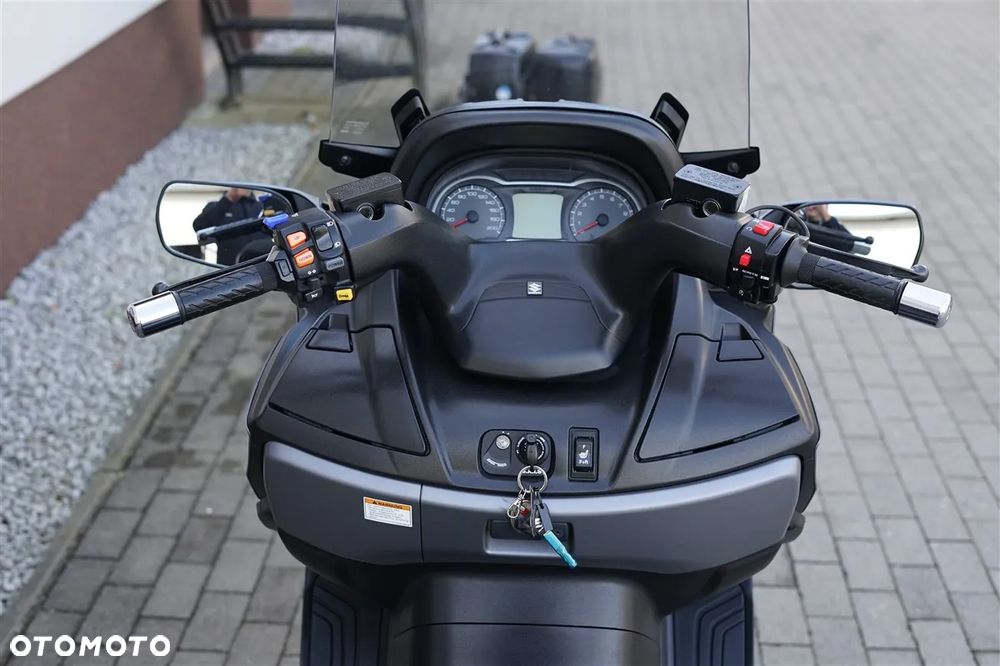 Suzuki Burgman - 13
